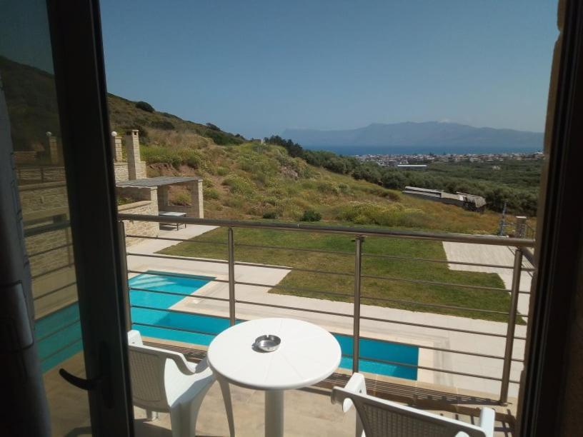 Villa Stylianos And Studios Kissamos Bagian luar foto
